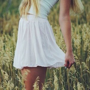 Brandy Melville white Luma skirt Size XS